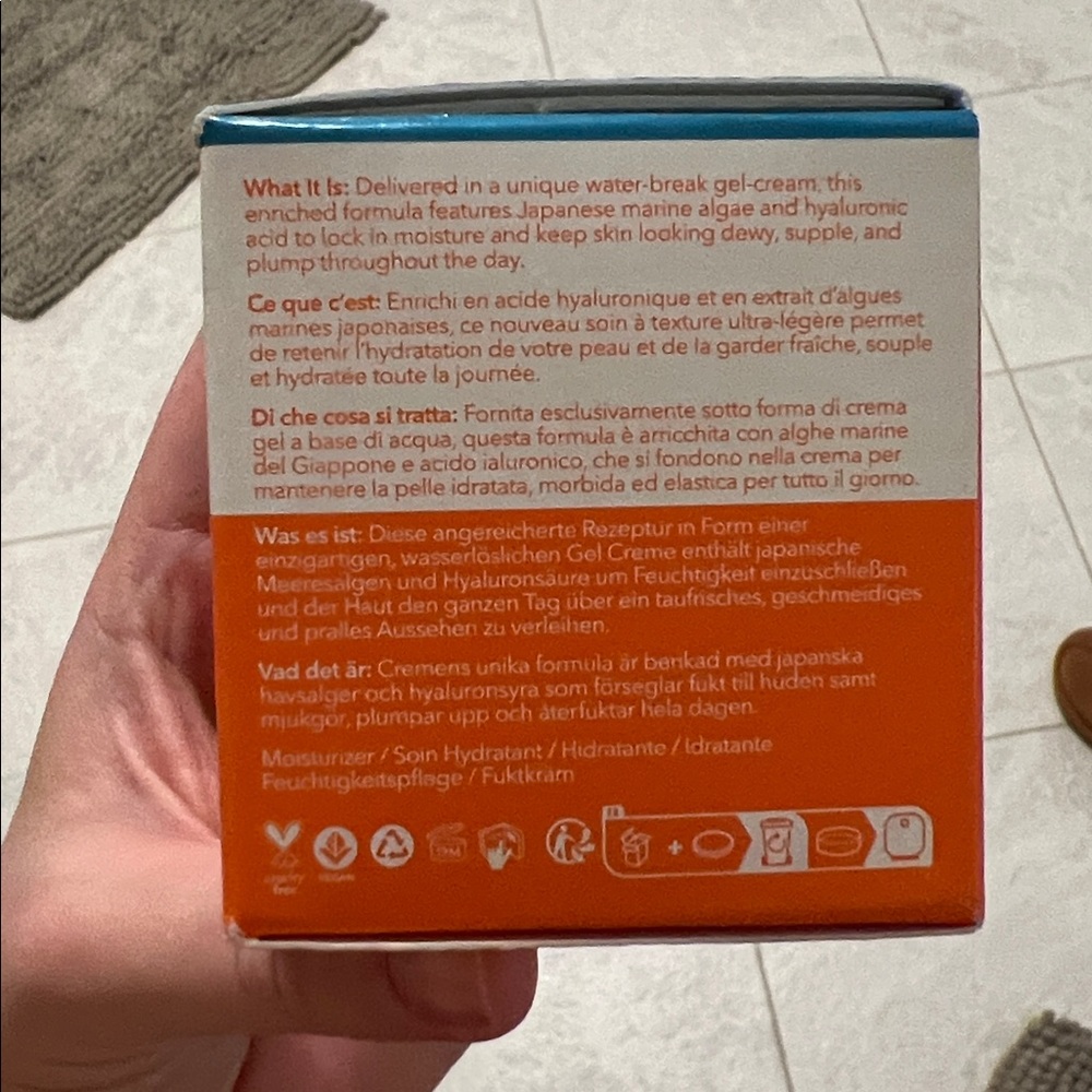 Dr. Dennis Gross Hyaluronic Marine Oil-Free Moisture Cushion - Picture 2 of 3